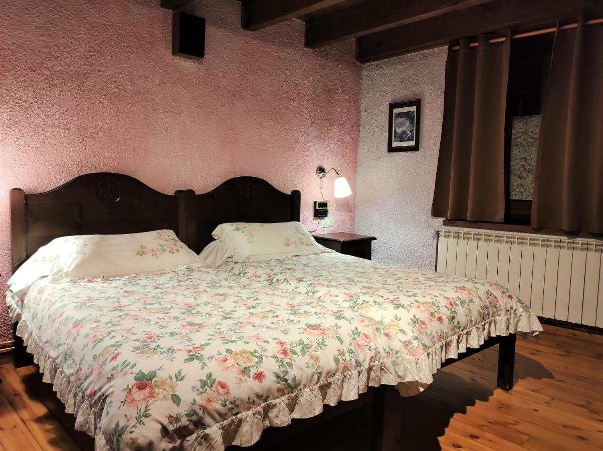 Hostal Placa Garos Hotel Екстериор снимка
